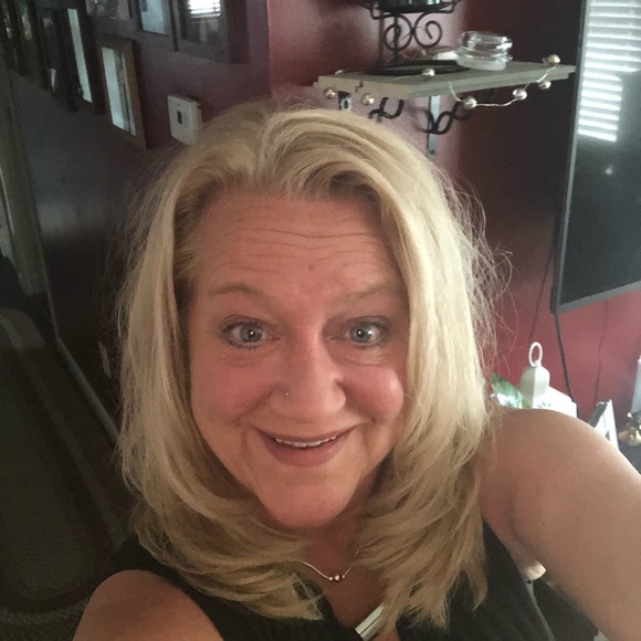 Meet your Posher, Melissa - Picture 1 of 1